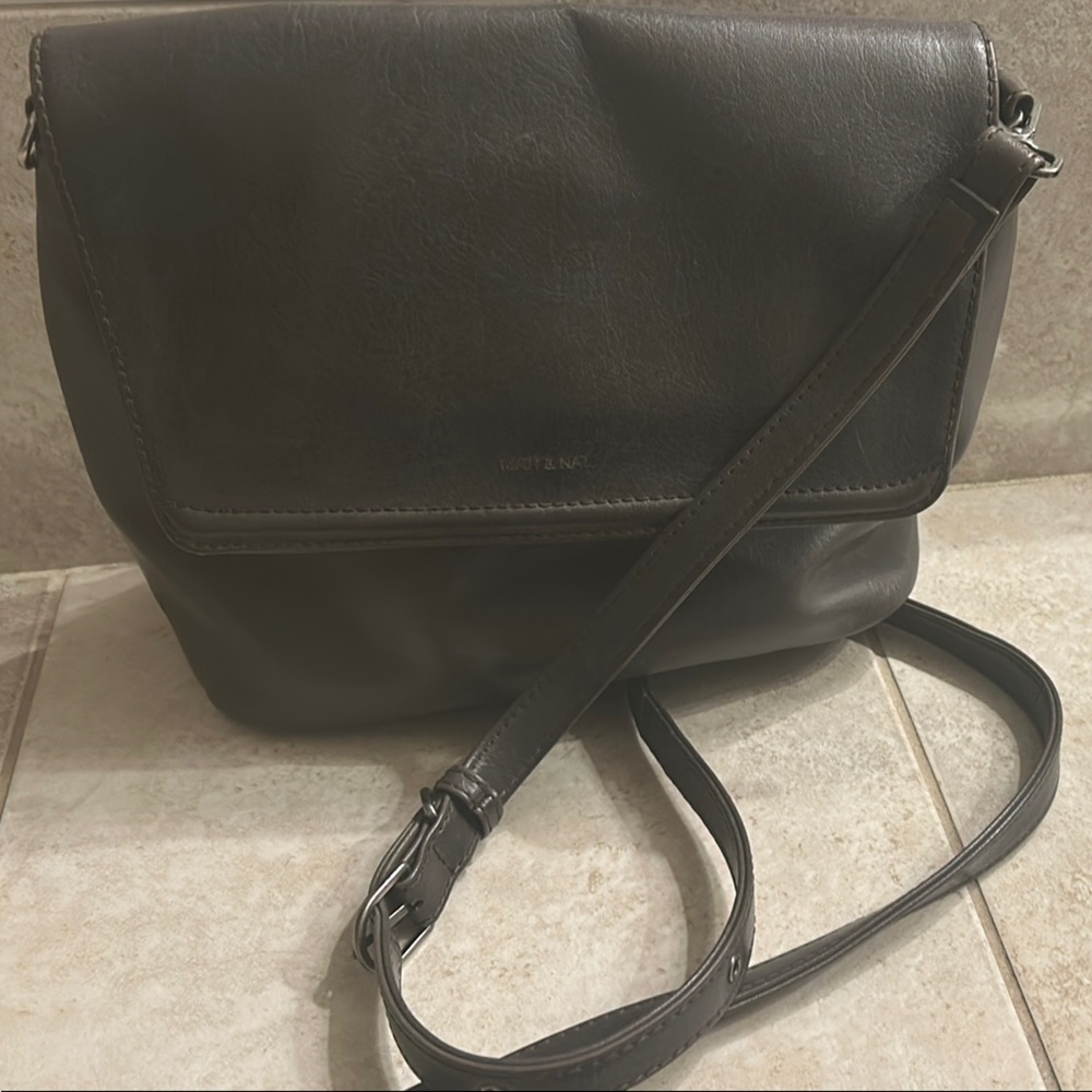 Beautiful Matt & Nat Crossbody Purse 👜